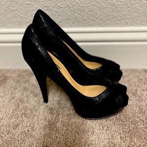 Halston size 9 black heels suede & snake print in very good shape
